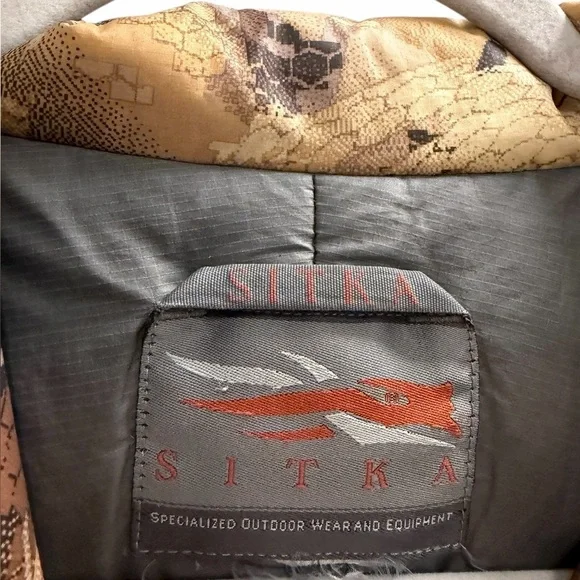 SITKA Camo Puffer Jacket Size Medium